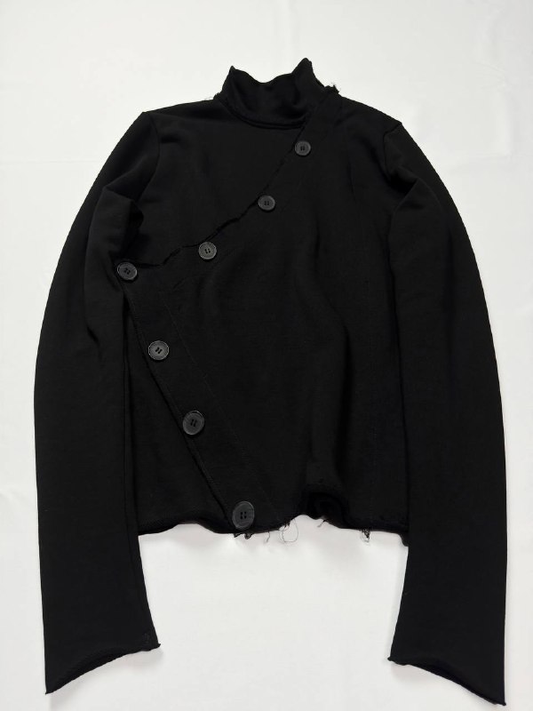 BUTTONS SWEATER
